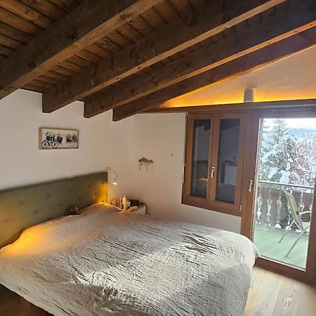 Half 2 Min From Bus Apartment