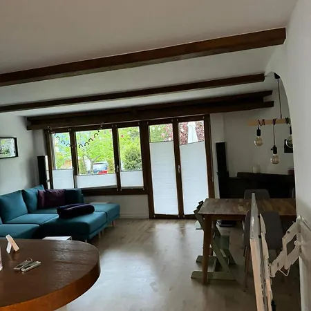 Half 2 Min From Bus Apartment *